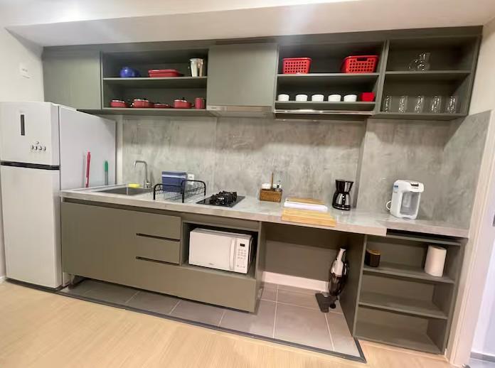 Apt 2 dorm metrô Liberdade e Sé